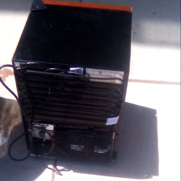 Authentic Yukon Jack mini fridge - Picture 2 of 3